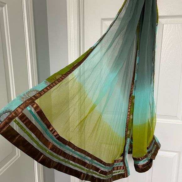 Karishma // Traditional Indian Dress & Scarf Set - Picture 14 of 15